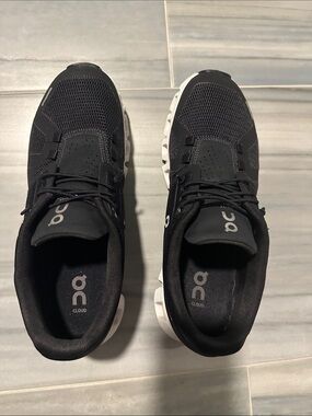 On Running Women's Athletic Shoes - Black & White